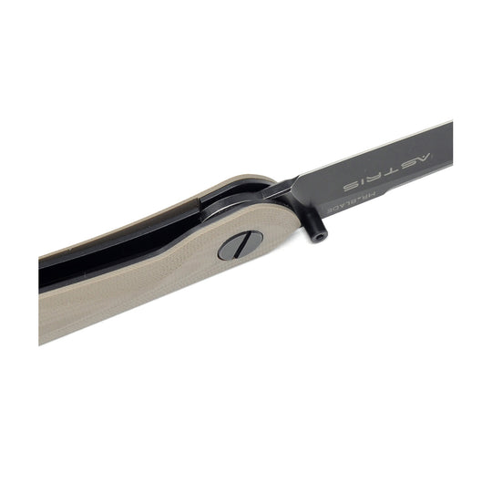 Liner lock mechanism on Mr. Blade Astris Tan