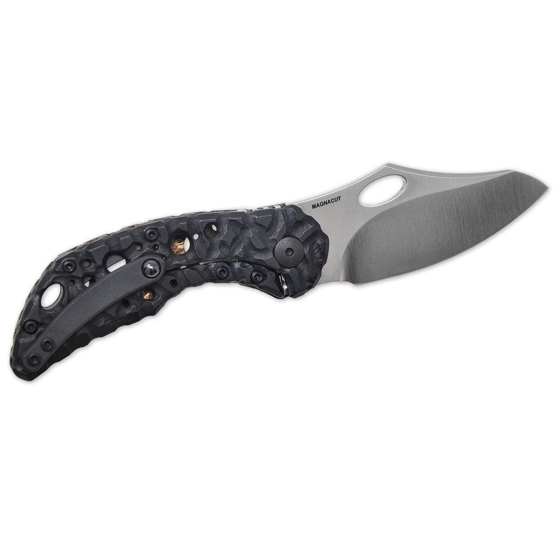 Magnacut Semper blade with satin finish on Olamic Busker Featherweight