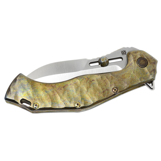 Neontropic anodized titanium handle in Rocks pattern on Olamic Soloist – texture and color detail.