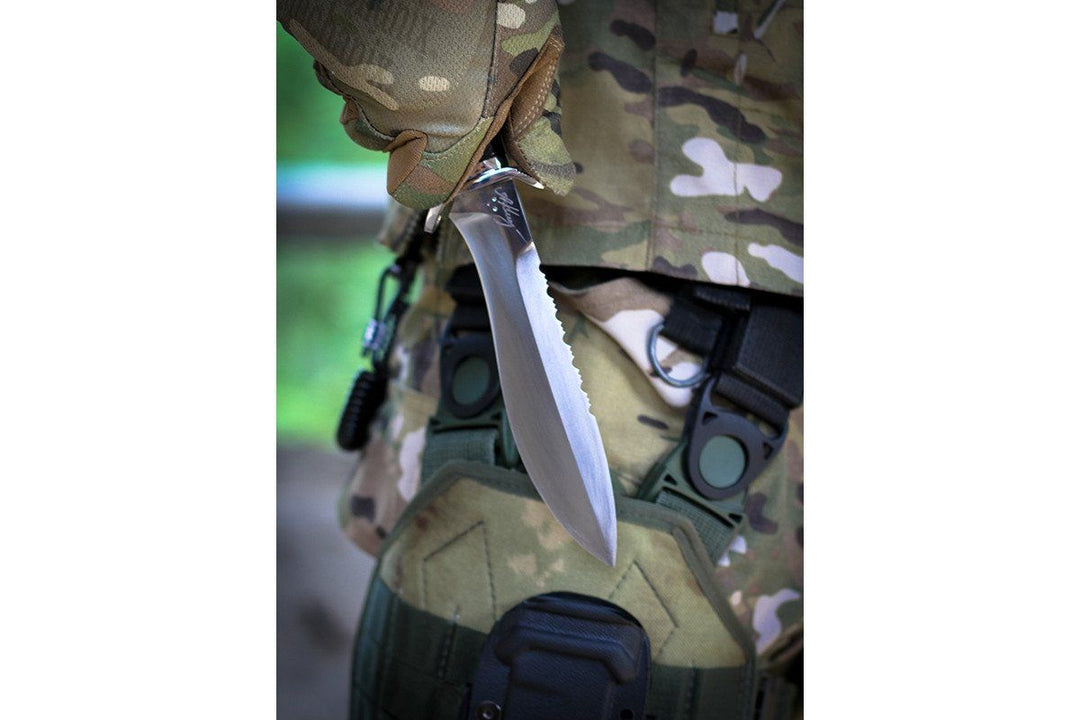 Kisten - handmade tactical knife in the hand