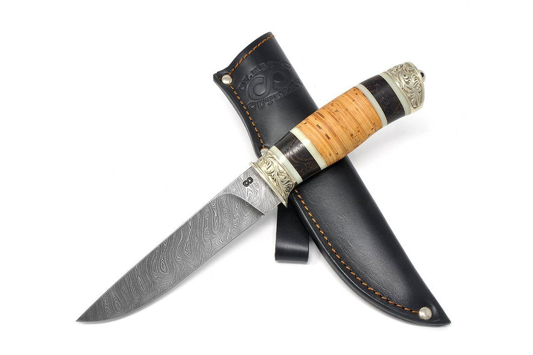 Suna with the leather sheath