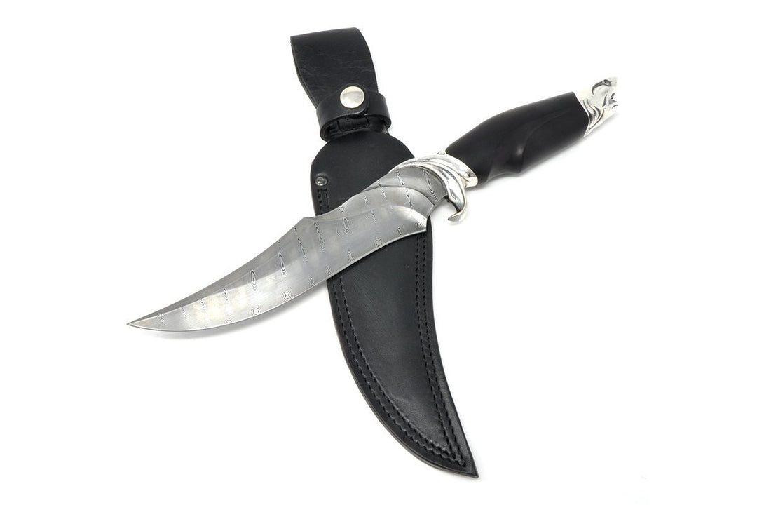 Knife comes with the leather sheath